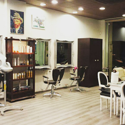 Perruqueria I Estètica Van Gogh | Peluqueria en Pineda de Mar / Barcelona