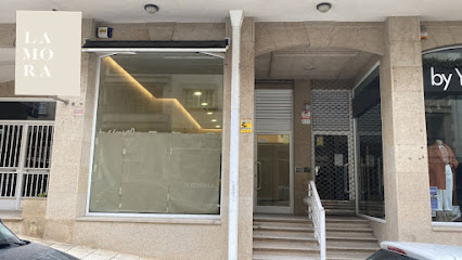 LAMORA Nails&Beauty | Salón de Manicura y Uñas en Sanxenxo / 