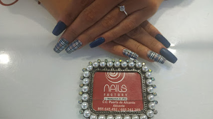 Nails FACTORY | PUERTA de ALICANTE | Salón de Manicura y Uñas en Alicante / 