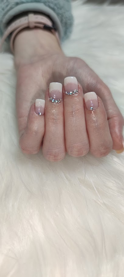 Avelina Salón de Belleza | Peluquería en Burgos / 