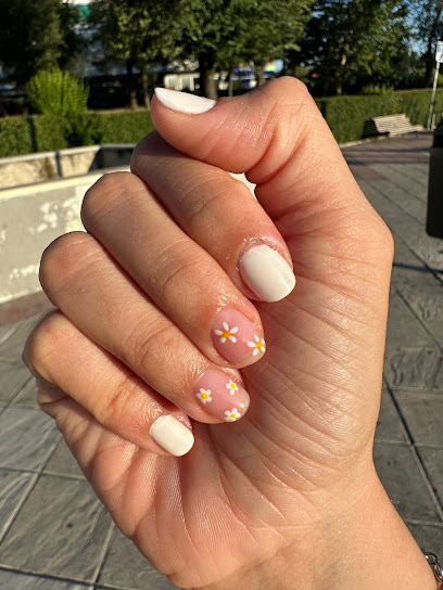 TU MOMENTO | Salón de Manicura y Uñas en Madrid / 