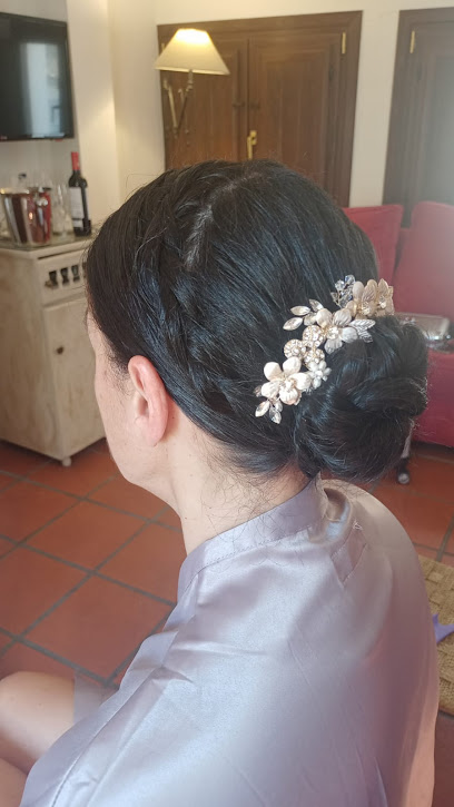 Pin Up – H A I R & M A K E U P | Peluqueria en Granada / Granada