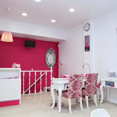Nails Luxury | Centro de Estética | Salón de Manicura y Uñas en Madrid / 