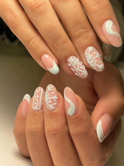 GR Nails España | Salón de Manicura y Uñas en Guadalajara / 