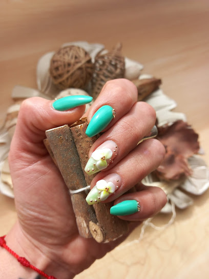 Victoria | Nails & Beauty | Salón de Manicura y Uñas en Pamplona / 