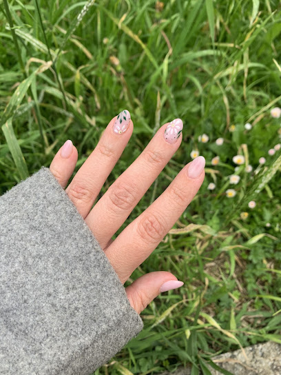 Hello Nails | Gros | Salón de Uñas y Manicura en San Sebastián