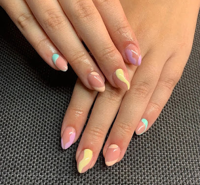 Nails CCIN | Salón de Manicura y Uñas en Albacete / 