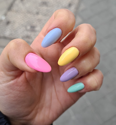 Coqueta Nails & Beauty | Salón de Manicura y Uñas en Madrid / 