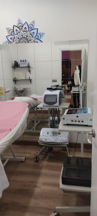 VARUA | Peluquería en Madrid / 