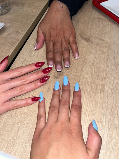 Hello Nails | Sants-Montjuïc | Salón de Manicura y Uñas en Barcelona / 