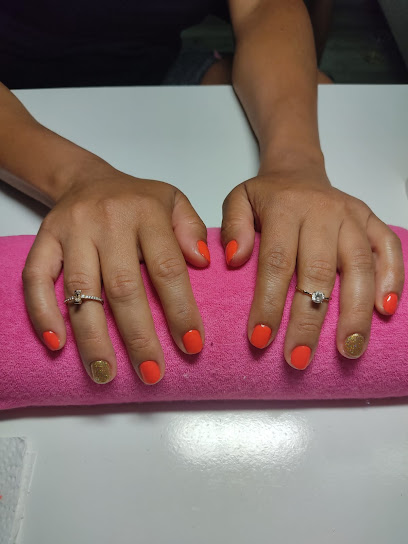 Uñas Carolina | Salón de Uñas y Manicura en Alicante