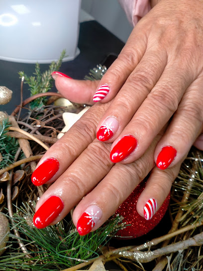 GiNails | Salón de Manicura y Uñas en Fuensalida / 