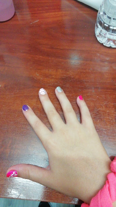 Chic Nails | Salón de Manicura y Uñas en Rubí / 