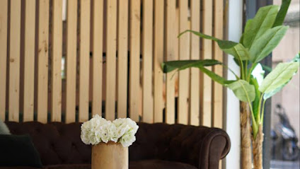 Kost Lashes | Salón de Manicura y Uñas en Alicante / 