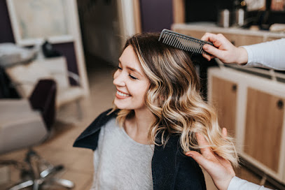 Nazaret Peluquería & Estética | Peluquería en Santa María del Águila / Almería