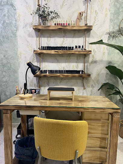Lulu Nails | Salón de Manicura y Uñas en Fene / 
