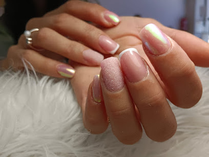 CR Nails | Salón de Manicura y Uñas en Ponferrada / 