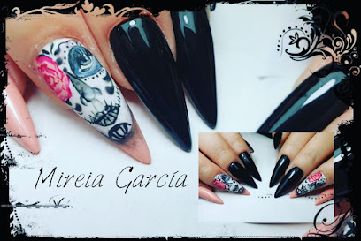 Mireia Garcia | Salón de Manicura y Uñas en Montserrat / 