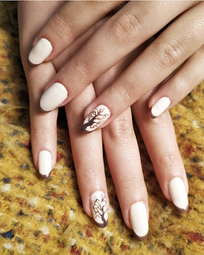 Carolina Alvaro | Salón de Manicura y Uñas en Aranda de Duero / 