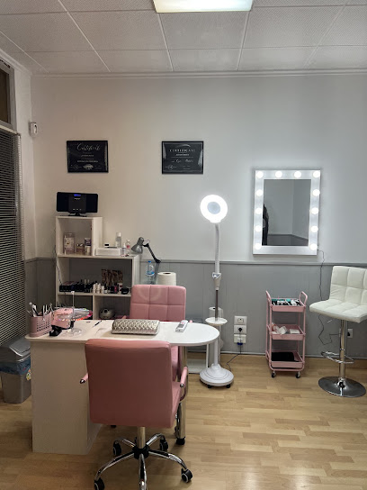 Sisi | Salón de belleza | Salón de Uñas y Manicura en Mequinenza