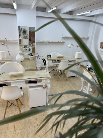 The Prada | Nails & Esthetic | Salón de Manicura y Uñas en Terrassa / 