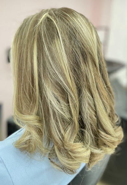 Relevance Beauty Salon | Peluquería en Granada / Granada