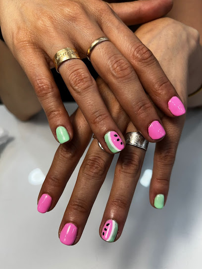 Nails Factory | Fernando El Católico | Salón de Manicura y Uñas en Valencia / 