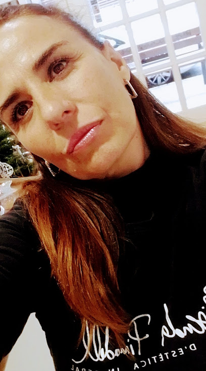 Elisenda Pinadell | Peluquería en Figueres / 