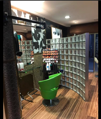 Peluquería y Estética Reies | Peluqueria en Huétor Tájar / Granada