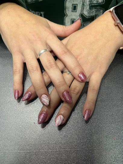 Divinity Star | Peluquería y estética low cost | Peluqueria en Jaén / Jaén