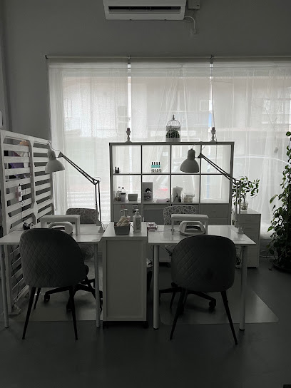 La Parisienne Nail Salón | Salón de Manicura y Uñas en Talavera de la Reina / 