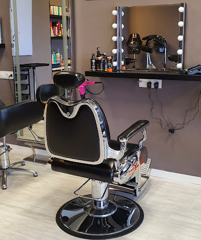 Estilistes AJR | Peluqueria en Els Saulons / Barcelona