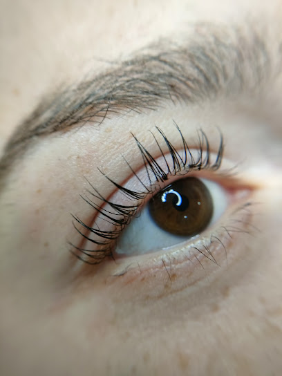 Lashes & More | Peluquería en Badalona / 