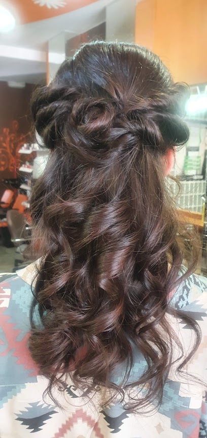 Corto & Combio Estilismo | Peluquería en Boadilla del Monte / Madrid