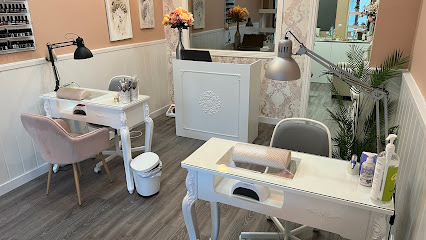 Maria Barbosa | Salón de Manicura y Uñas en Fuenlabrada / 
