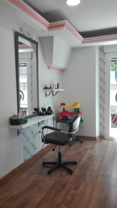M J Piñas estilista | Peluqueria en Trujillo / Cáceres