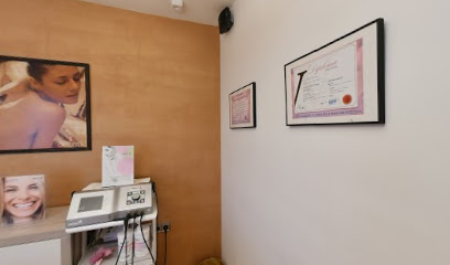 Salud & Estética Montse | Peluquería en Vic / 