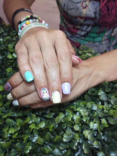 Ideal Nails by Pamela | Salón de Manicura y Uñas en Sant Boi de Llobregat / 