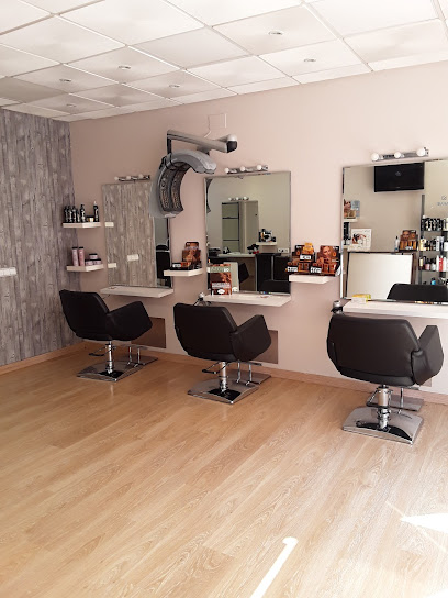 PERRUQUERIA ALEXANDRA | Peluquería en Roda de Bará / Tarragona