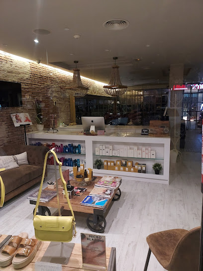 Status Hairdressing | Peluquería en Jávea / Alicante