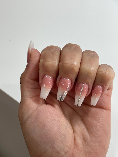 MARI. V | Salón de Manicura y Uñas en Cabo Blanco / 
