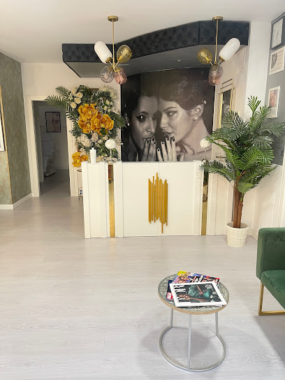 Lux Beauty | Salón de Manicura y Uñas en Collado Villalba / 