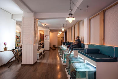 AquaBliss Fish Spa | Peluquería en Barcelona / 