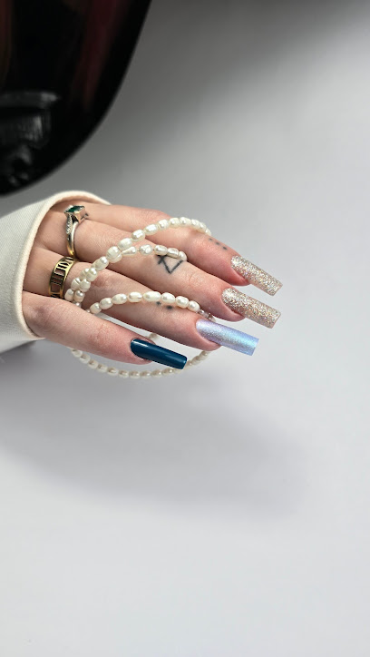 Nails Thais Cervatti | Salón de Manicura y Uñas en Valencia / 