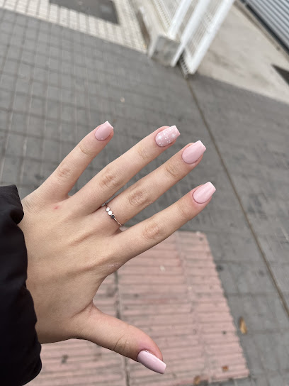 Candela Nails & Beauty Salera | Salón de Manicura y Uñas en Castellón de la Plana / 