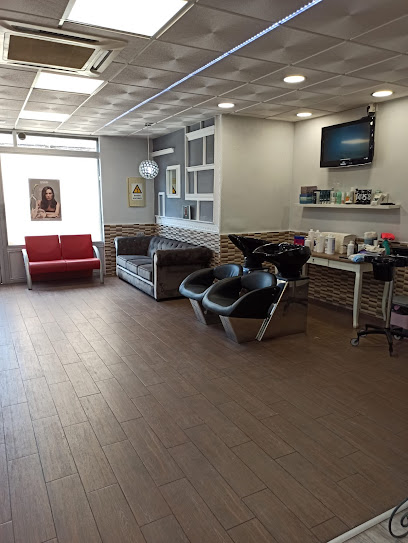 PELUQUERIA y ESTETICA JULMAR | Peluqueria en Viator / Almería