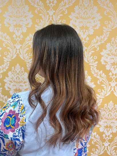 Luxury Beauty Perruqueria i Estètica | Peluquería en Figueres / Girona