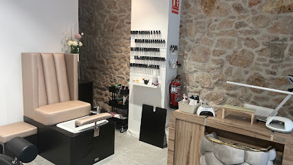 Liana Nails & Beauty | Salón de Manicura y Uñas en Tarragona / 