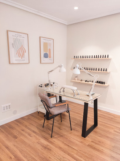 Janny Esquivel | Beauty Studio | Salón de Uñas y Manicura en Oviedo