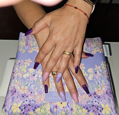 Luz Divina | Nails Artist | Salón de Manicura y Uñas en Telde / 